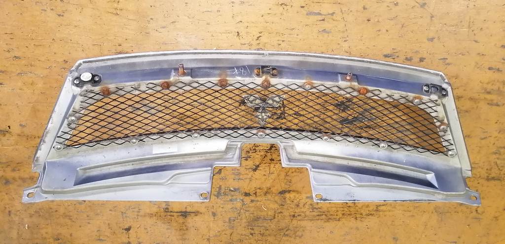 решетка радиатора Mitsubishi Outlander