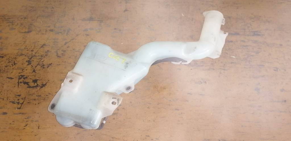 бачок омывателя Mitsubishi Colt