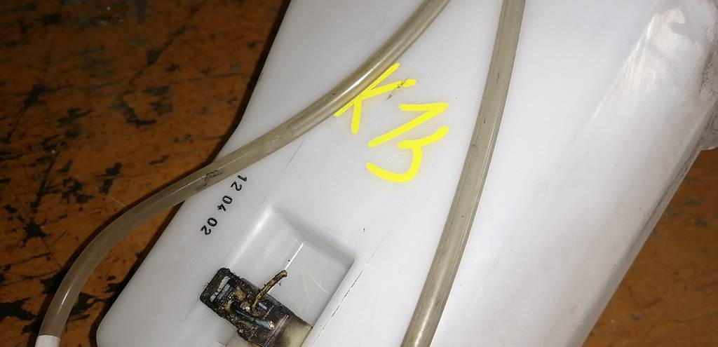 бачок омывателя Nissan March