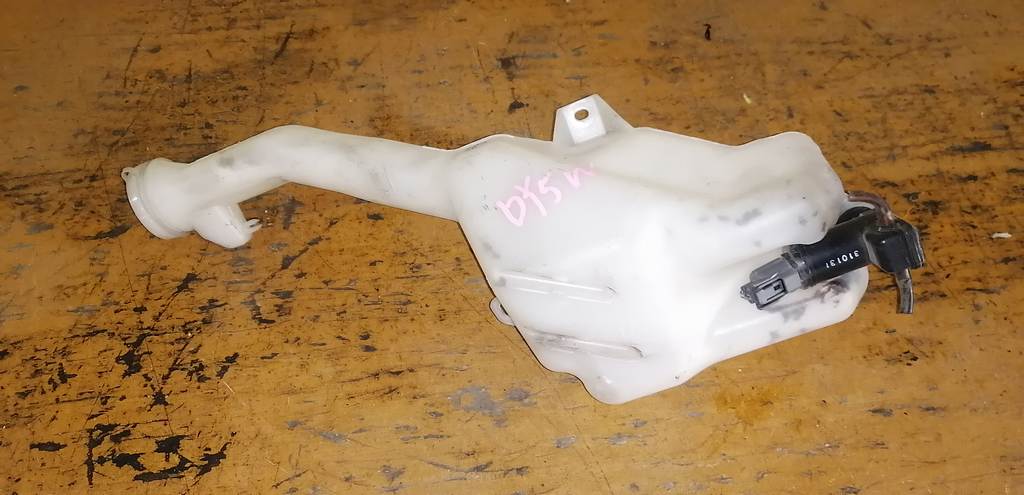 бачок омывателя Mazda Demio