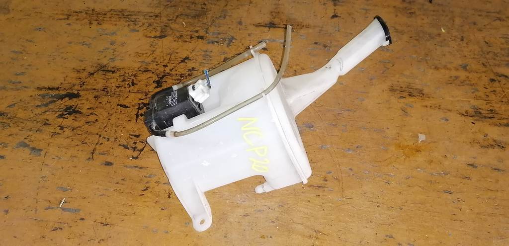 бачок омывателя Toyota Funcargo