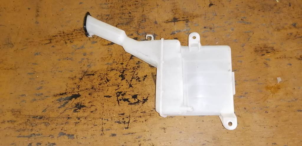 бачок омывателя Toyota Funcargo