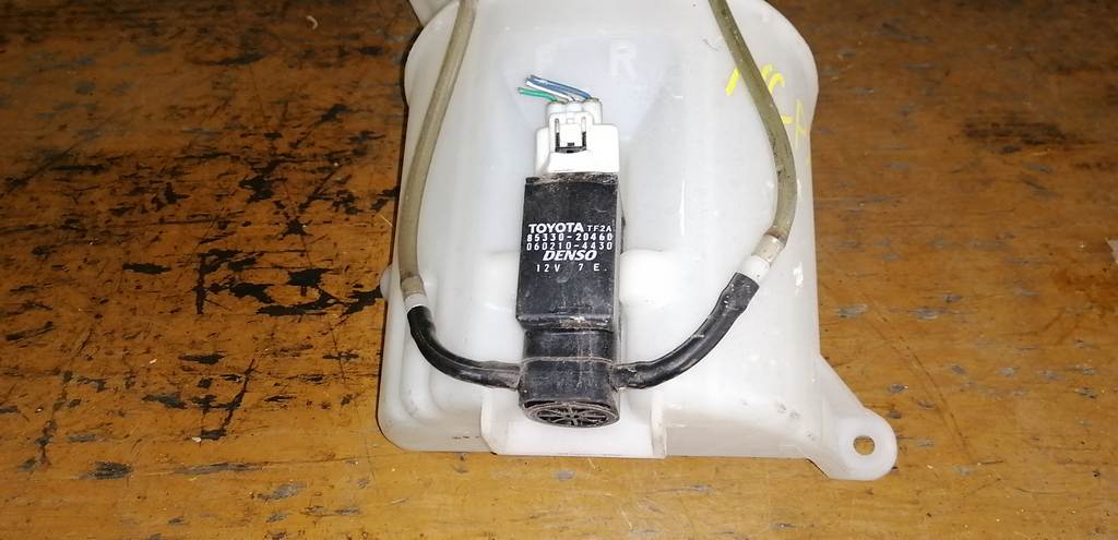 бачок омывателя Toyota Funcargo