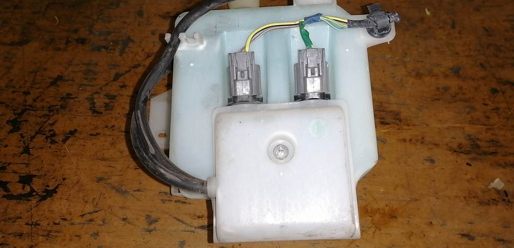 бачок омывателя Subaru Impreza