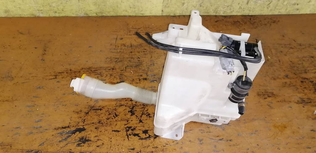 бачок омывателя Subaru Legacy