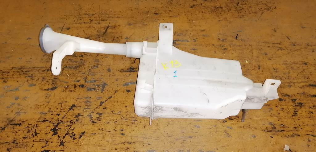 бачок омывателя Nissan March