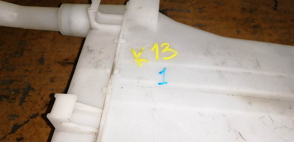 бачок омывателя Nissan March