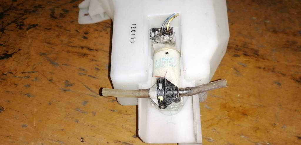 бачок омывателя Nissan March