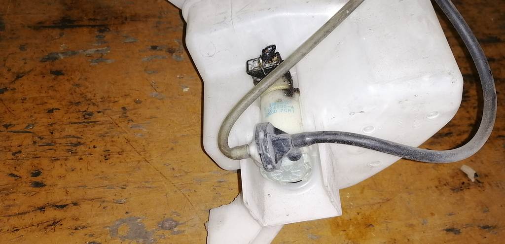 бачок омывателя Nissan Note