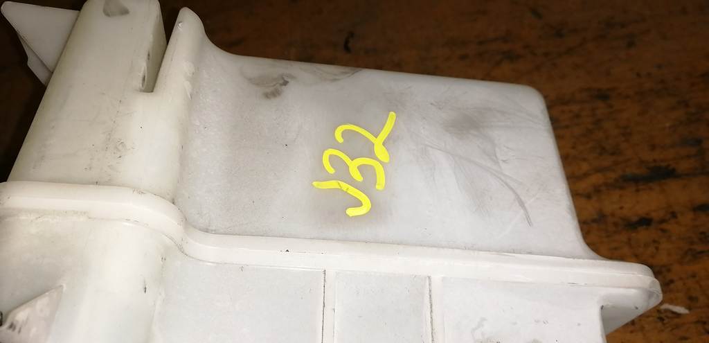 бачок омывателя Nissan Teana