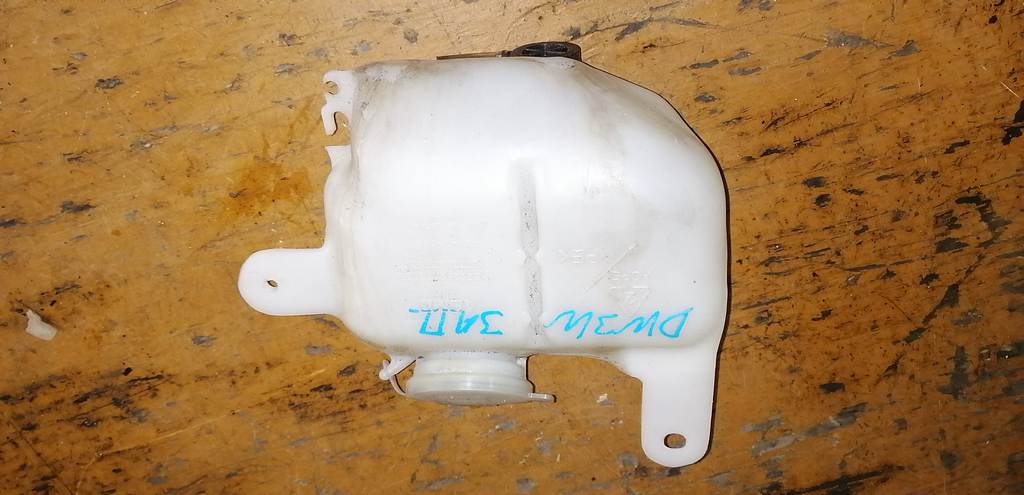 бачок омывателя Mazda Demio