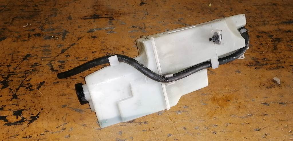 бачок расширительный Nissan March