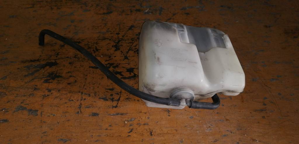 бачок расширительный Mazda Demio