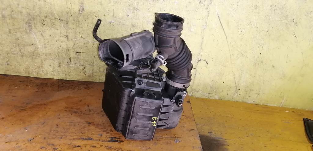 корпус воздушного фильтра Nissan Note