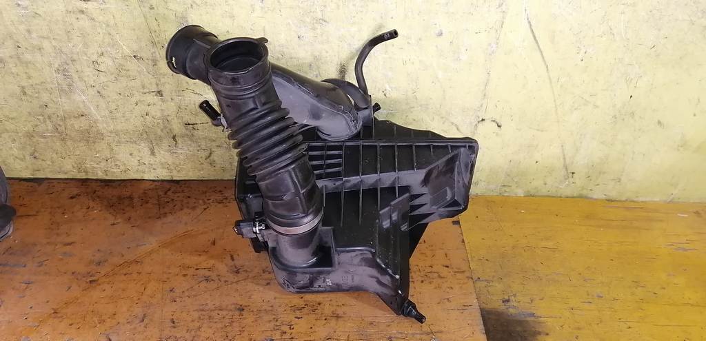 корпус воздушного фильтра Nissan Note