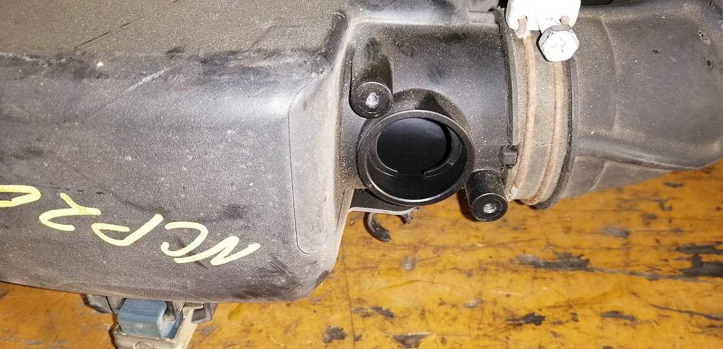 корпус воздушного фильтра Toyota Funcargo