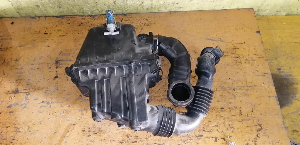 корпус воздушного фильтра Toyota Funcargo