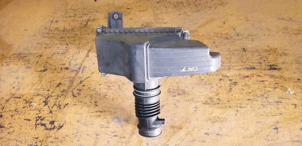 корпус воздушного фильтра Mitsubishi Colt