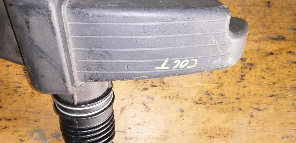 корпус воздушного фильтра Mitsubishi Colt