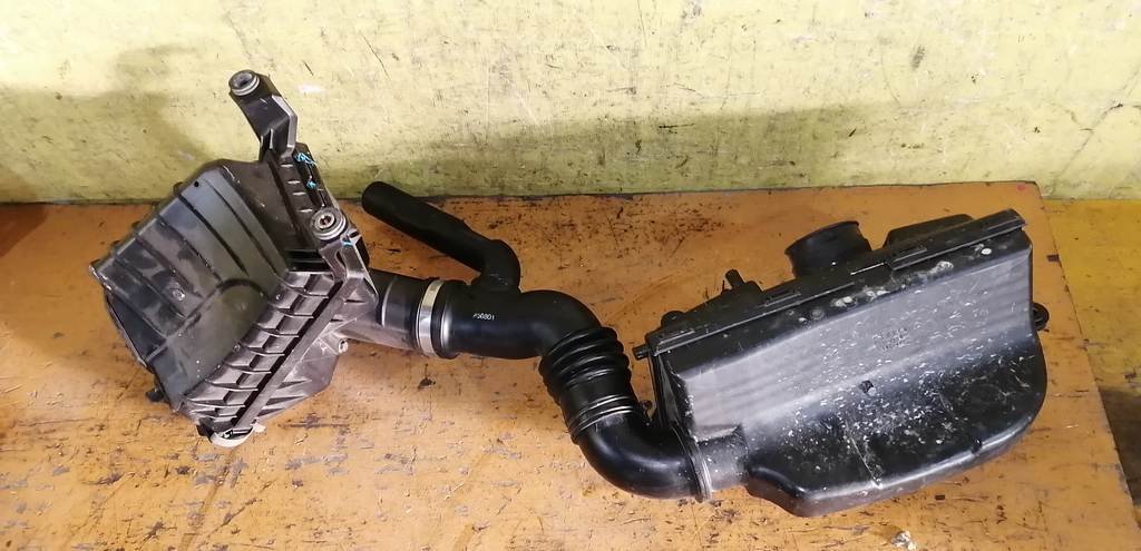 корпус воздушного фильтра Subaru Impreza