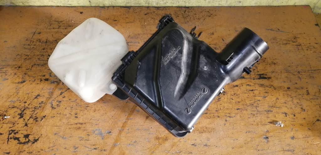 корпус воздушного фильтра Subaru Legacy