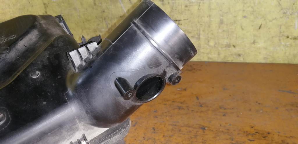 корпус воздушного фильтра Subaru Legacy