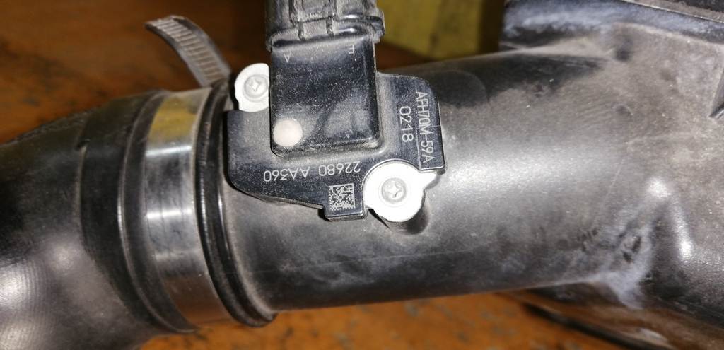 корпус воздушного фильтра Subaru Impreza