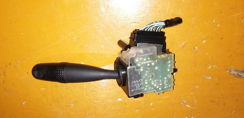 подрулевой переключатель дворников Toyota Funcargo