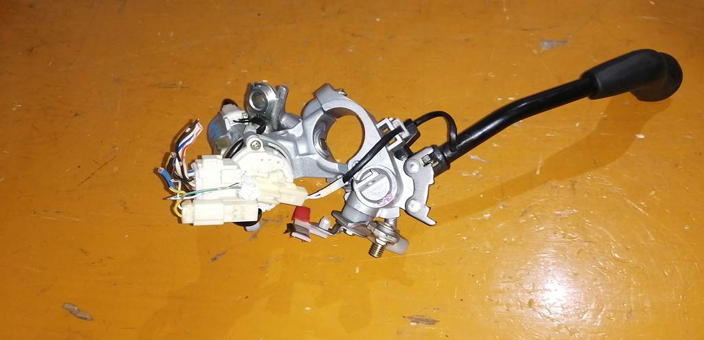 замок зажигания Toyota Funcargo