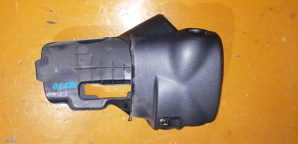 кожух рулевой колонки Toyota Funcargo