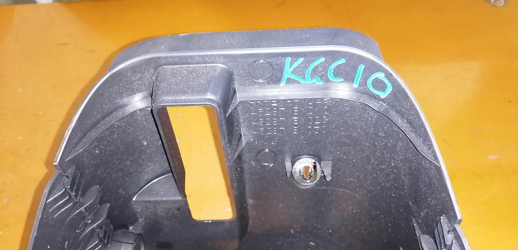 кожух рулевой колонки Toyota Passo