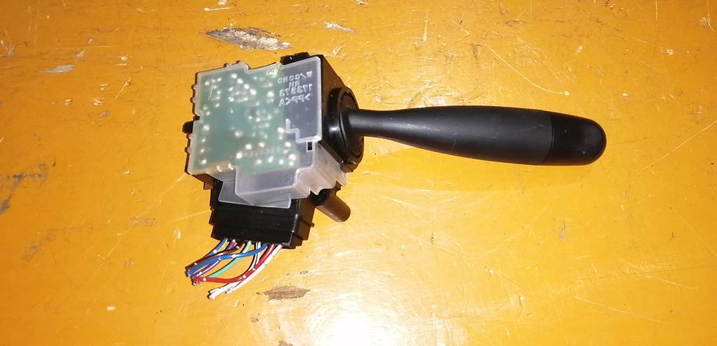 подрулевой переключатель дворников Toyota Passo