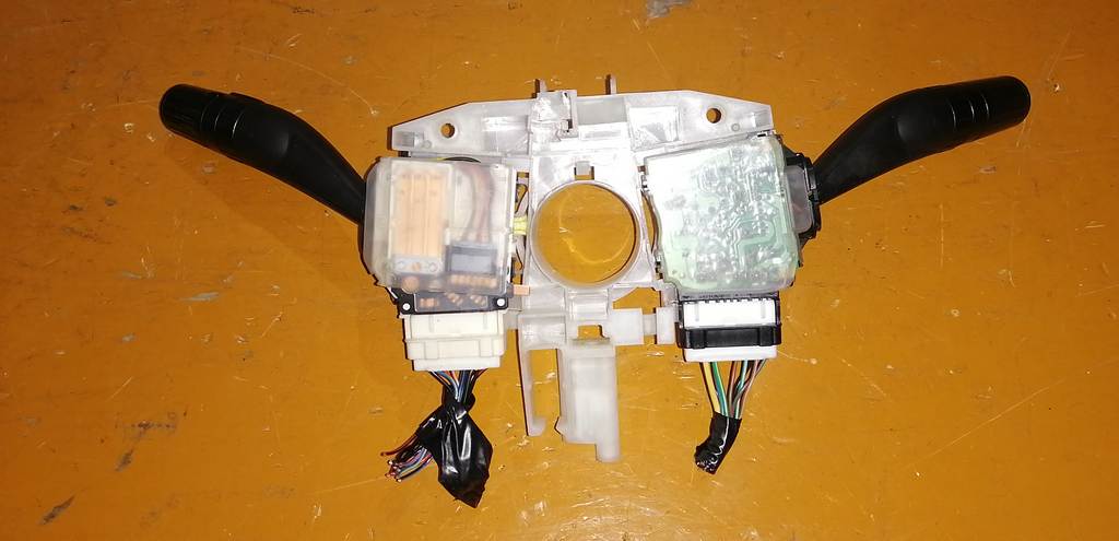 переключатель поворотников и света Subaru Impreza