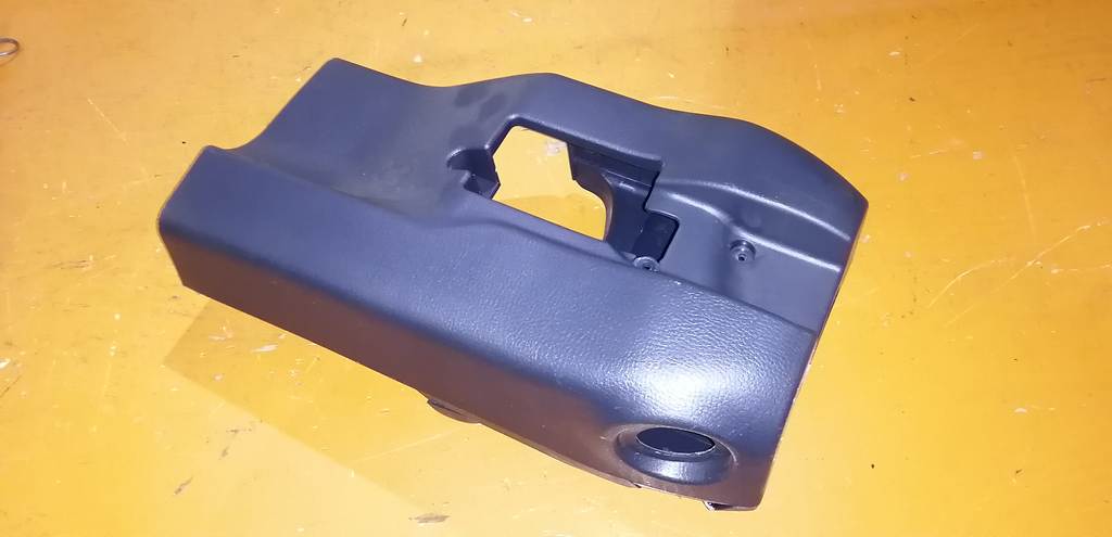 кожух рулевой колонки Mazda Demio