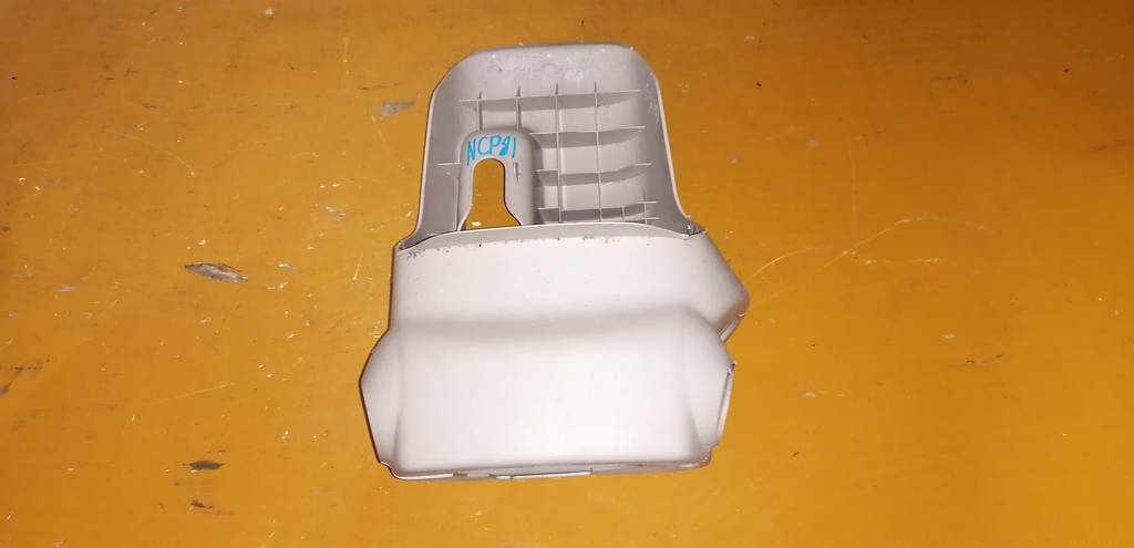 кожух рулевой колонки Toyota Sienta