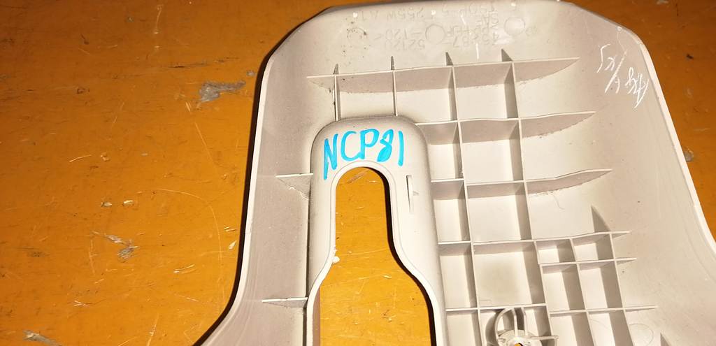 кожух рулевой колонки Toyota Sienta