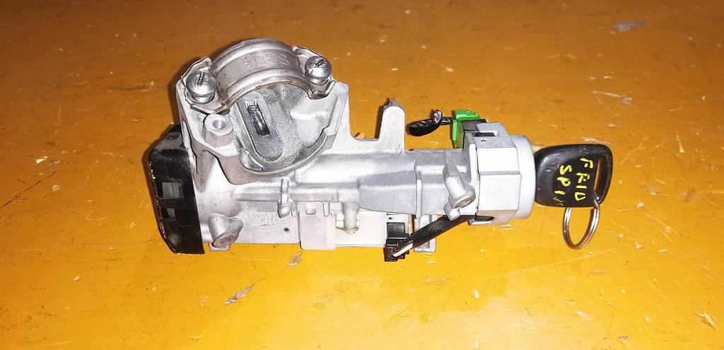 замок зажигания Honda Freed Spike