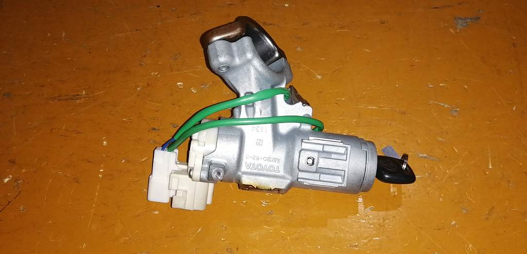 замок зажигания Toyota Sienta