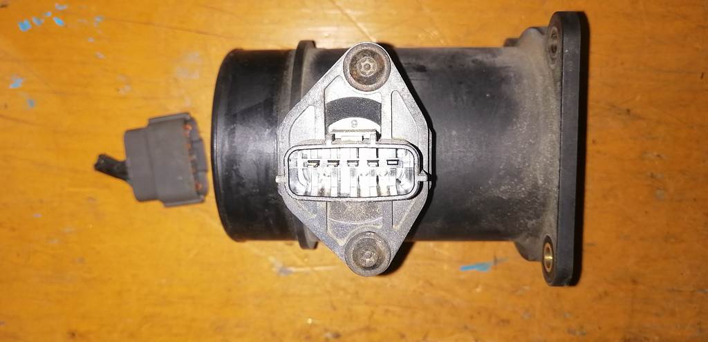 датчик расхода воздуха Nissan Sunny