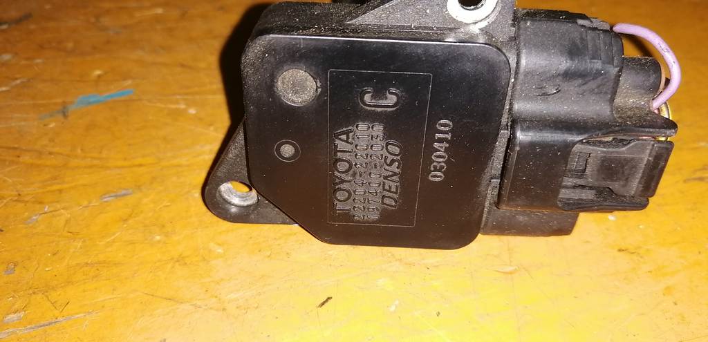 датчик расхода воздуха Toyota Funcargo