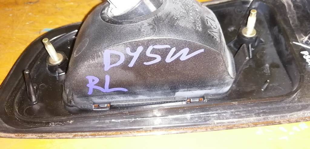 стоп-сигнал Mazda Demio