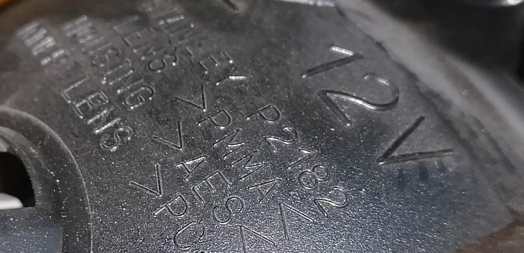 стоп-сигнал Mazda Demio