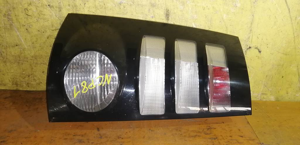 стоп-сигнал Toyota Sienta