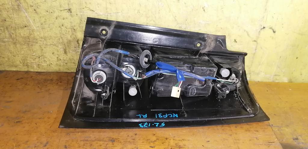 стоп-сигнал Toyota Sienta