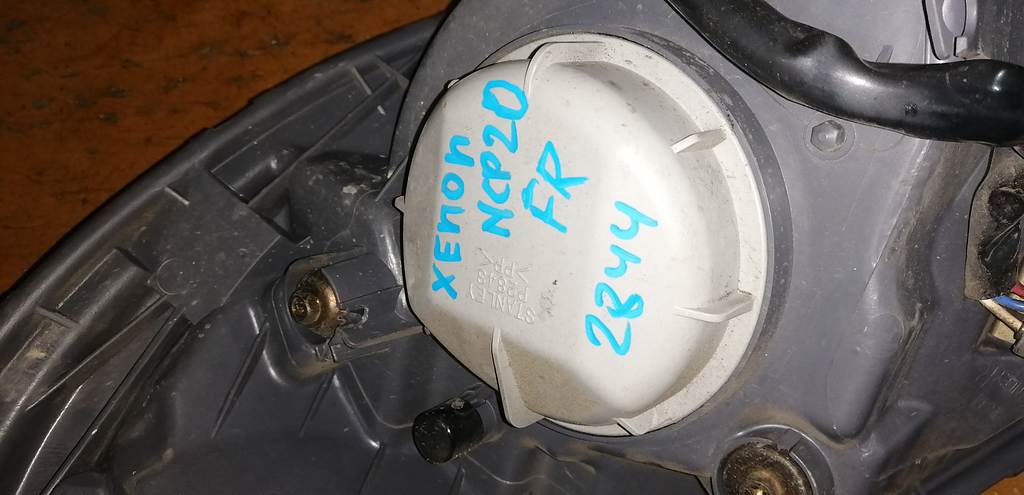 фара Toyota Funcargo