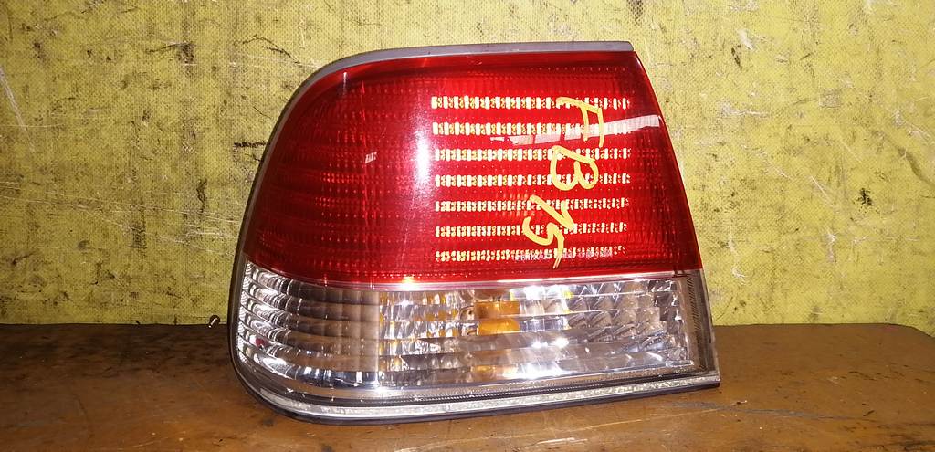 стоп-сигнал Nissan Sunny