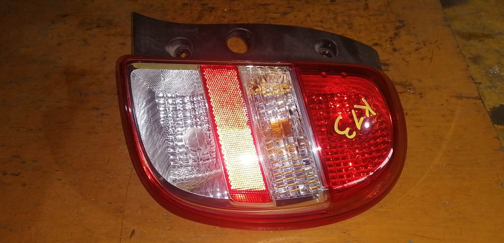 стоп-сигнал Nissan March