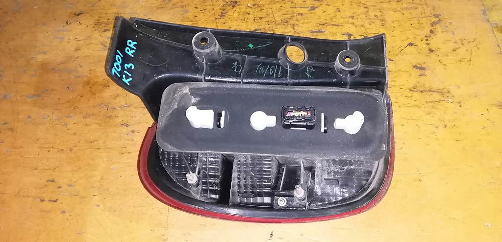 стоп-сигнал Nissan March