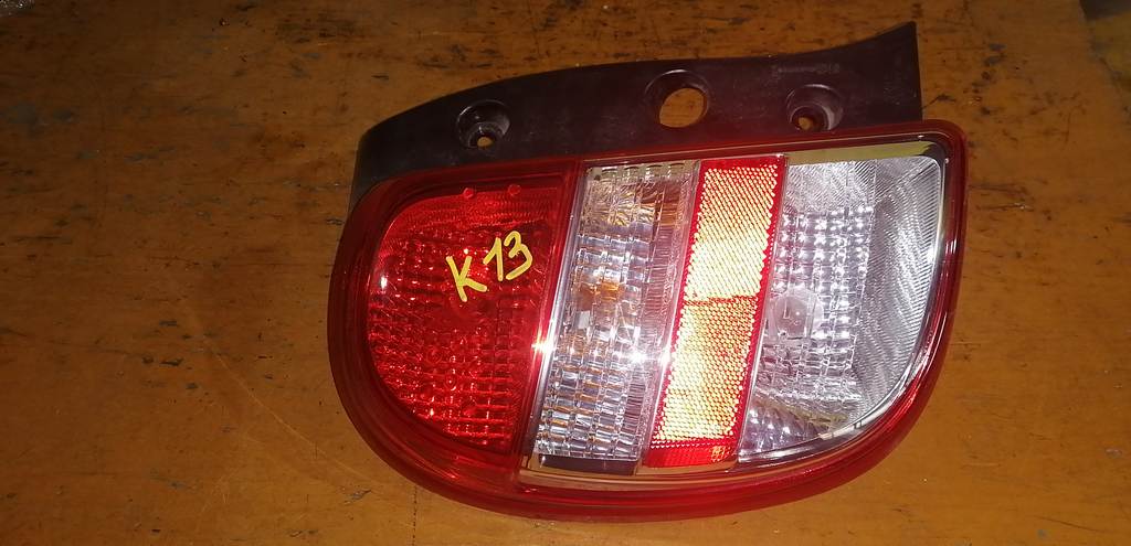 стоп-сигнал Nissan March