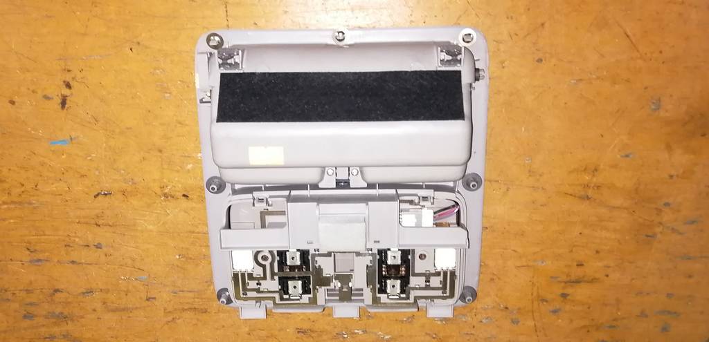 плафон салонный Nissan X-Trail